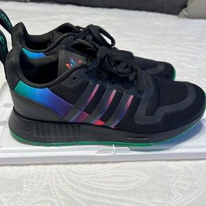 Adidas size 5.5 YOUTH multicolored